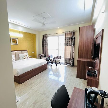 Hotel The Luxe 18 - Golf Course Road Gurgáon Kültér fotó