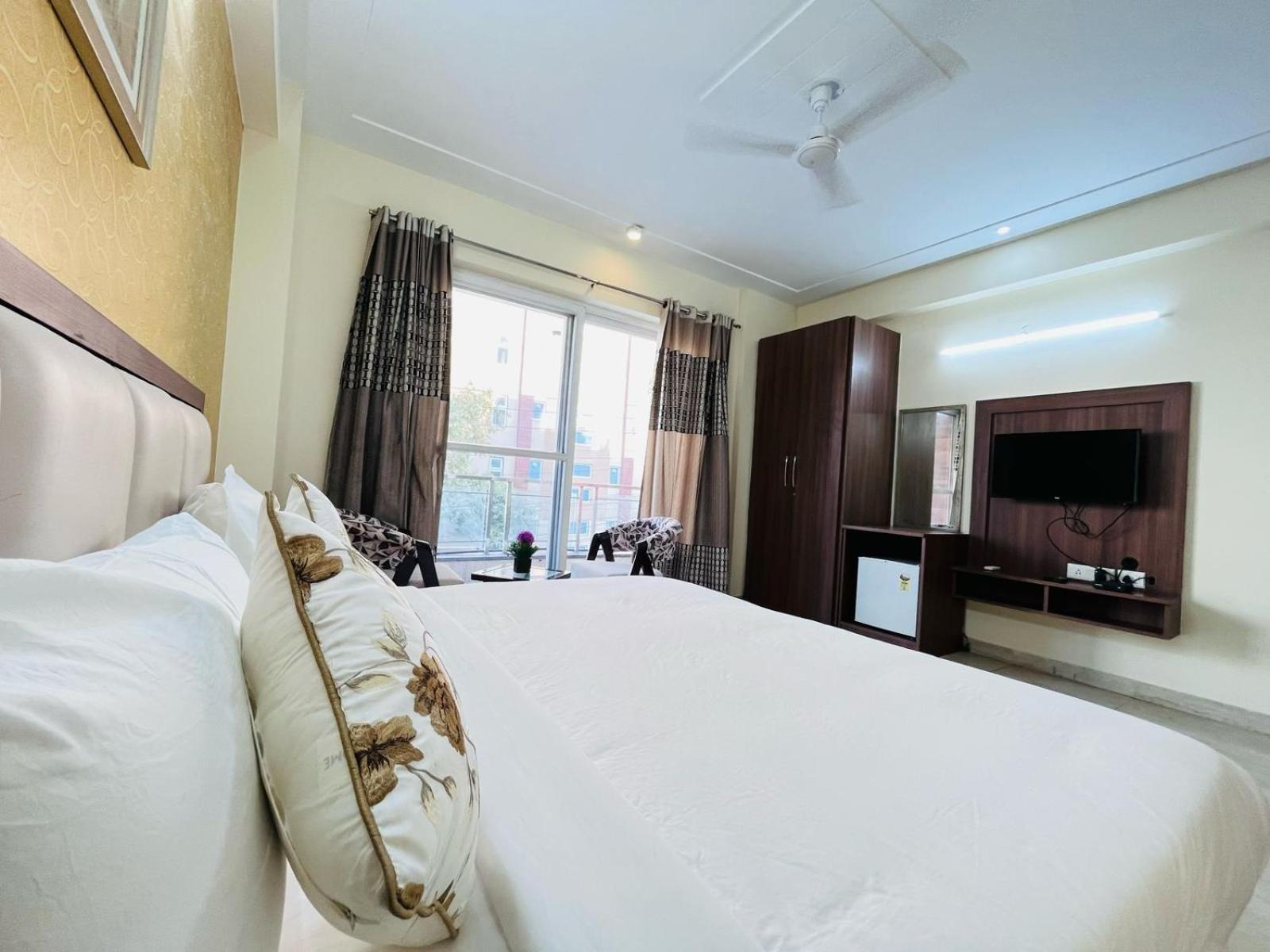Hotel The Luxe 18 - Golf Course Road Gurgáon Kültér fotó