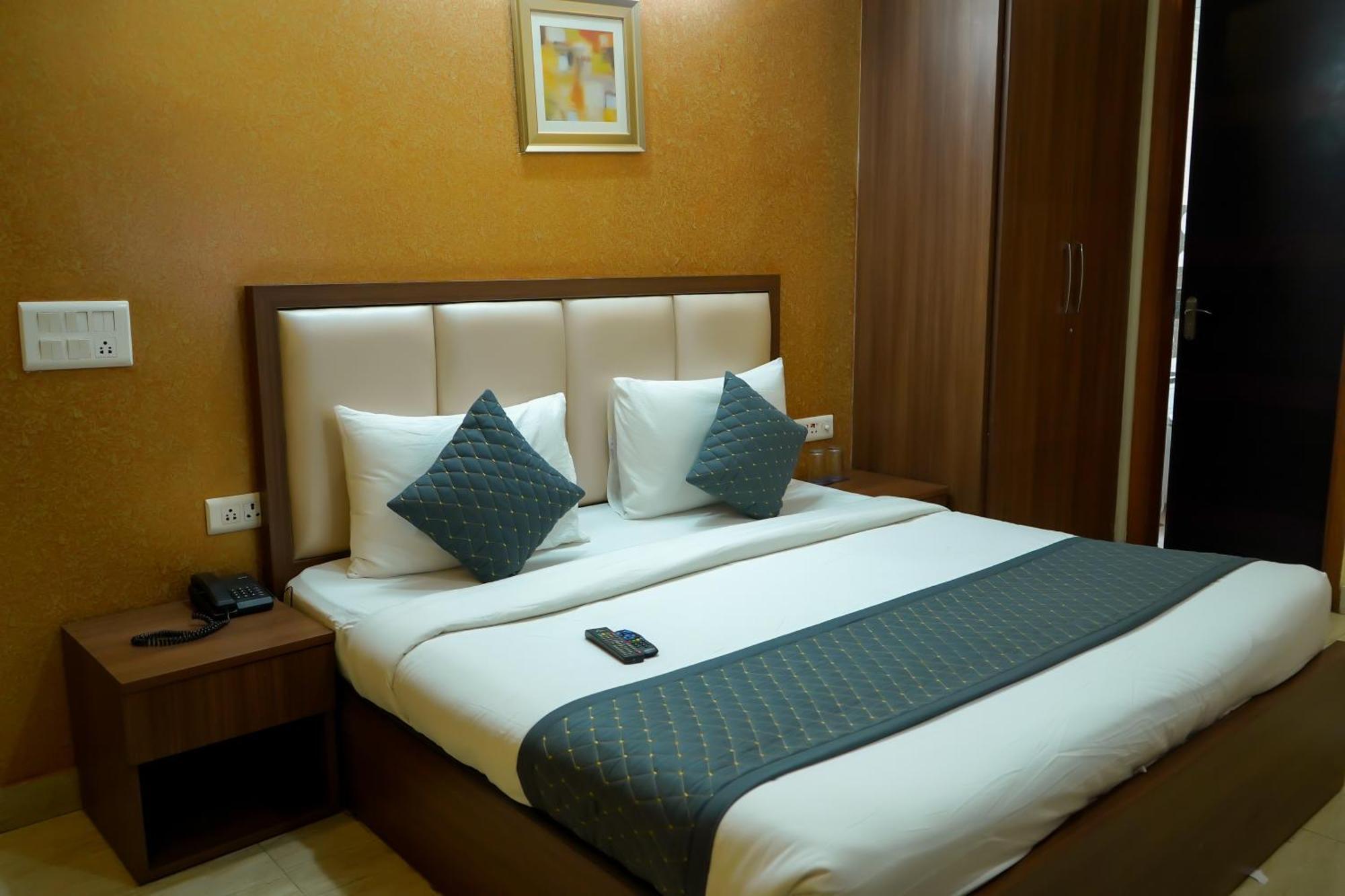 Hotel The Luxe 18 - Golf Course Road Gurgáon Kültér fotó
