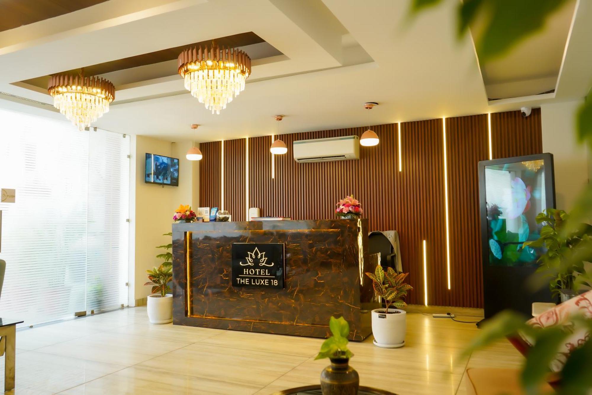 Hotel The Luxe 18 - Golf Course Road Gurgáon Kültér fotó
