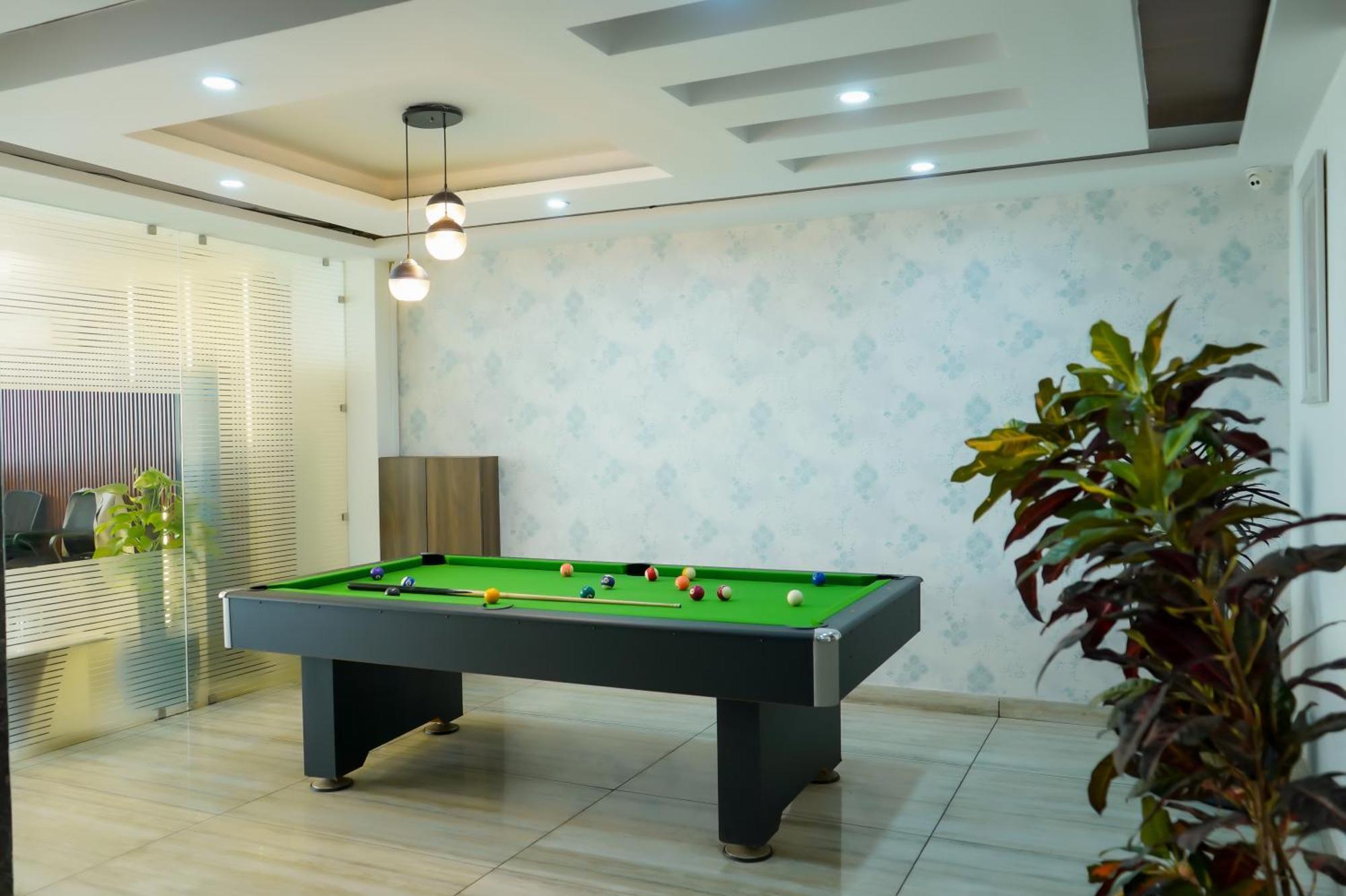 Hotel The Luxe 18 - Golf Course Road Gurgáon Kültér fotó