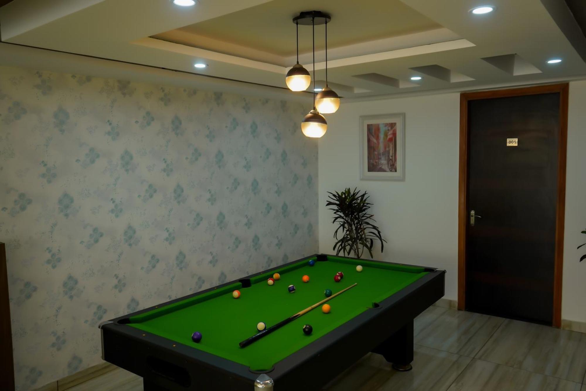 Hotel The Luxe 18 - Golf Course Road Gurgáon Kültér fotó