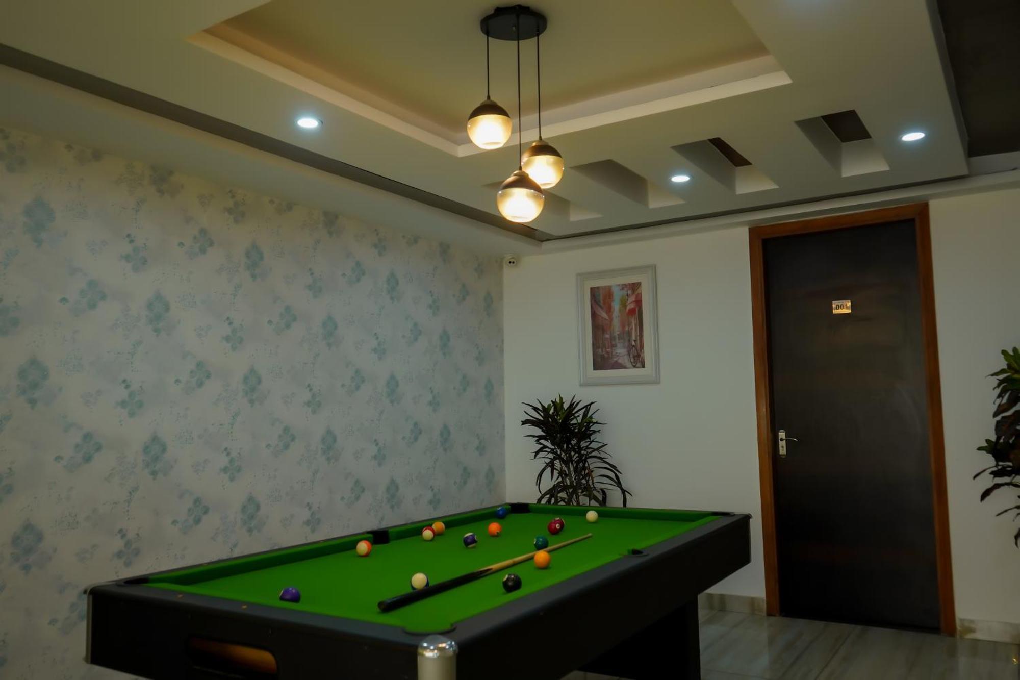 Hotel The Luxe 18 - Golf Course Road Gurgáon Kültér fotó