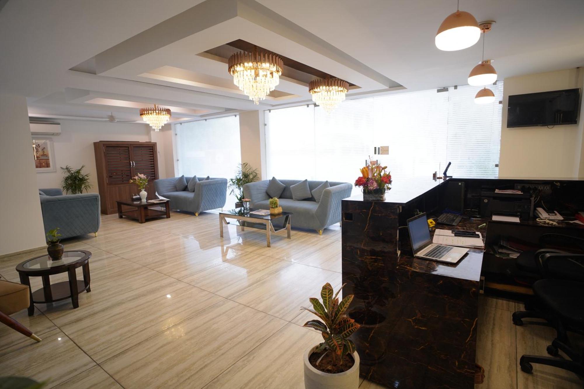 Hotel The Luxe 18 - Golf Course Road Gurgáon Kültér fotó